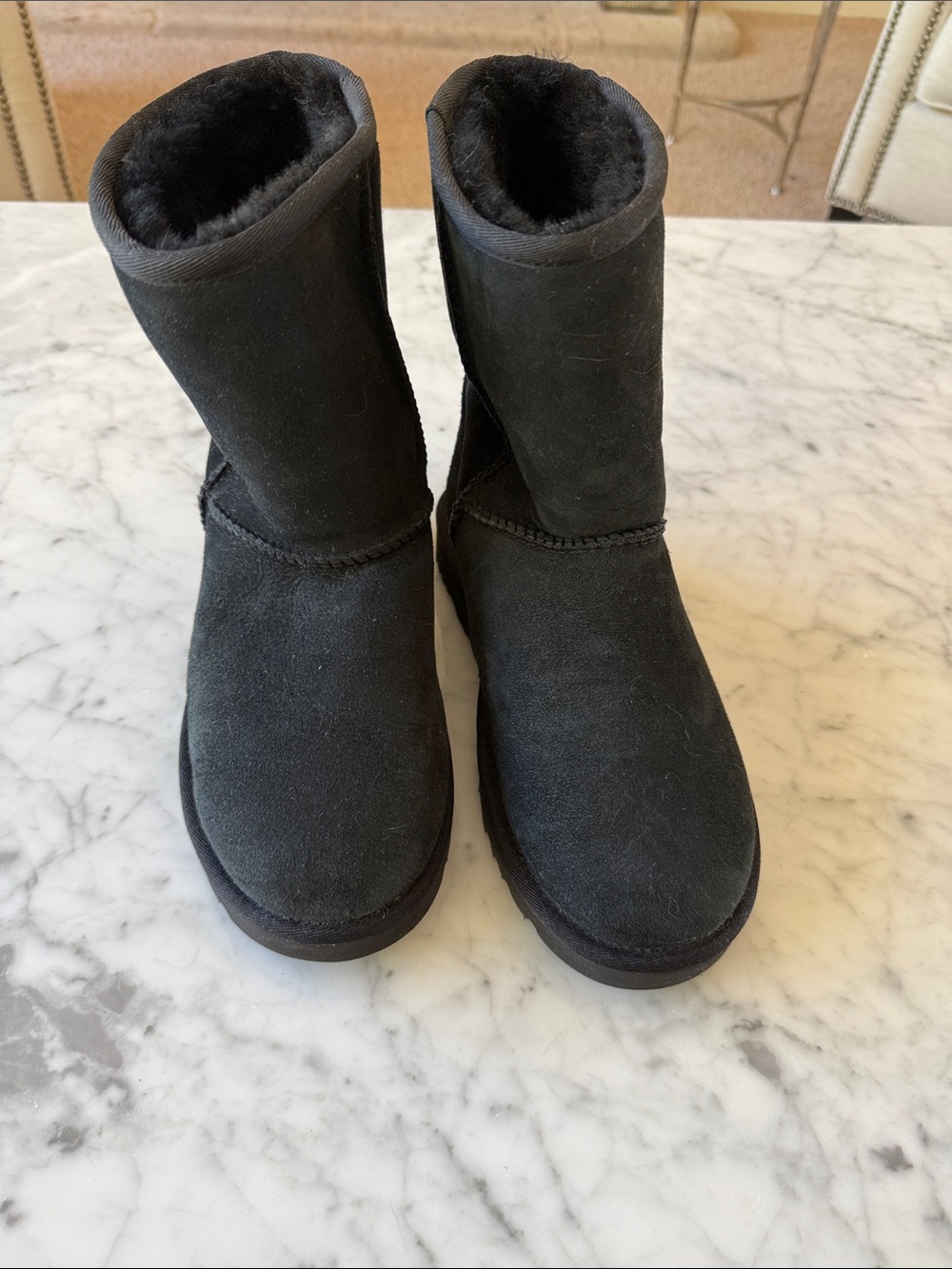 Black Ugg boots classic short style barely worn size 6. No Box.